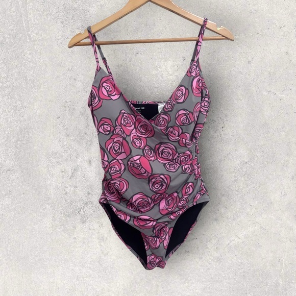 Garnet Hill Other - Garnet hill rosette print one piece swimsuit